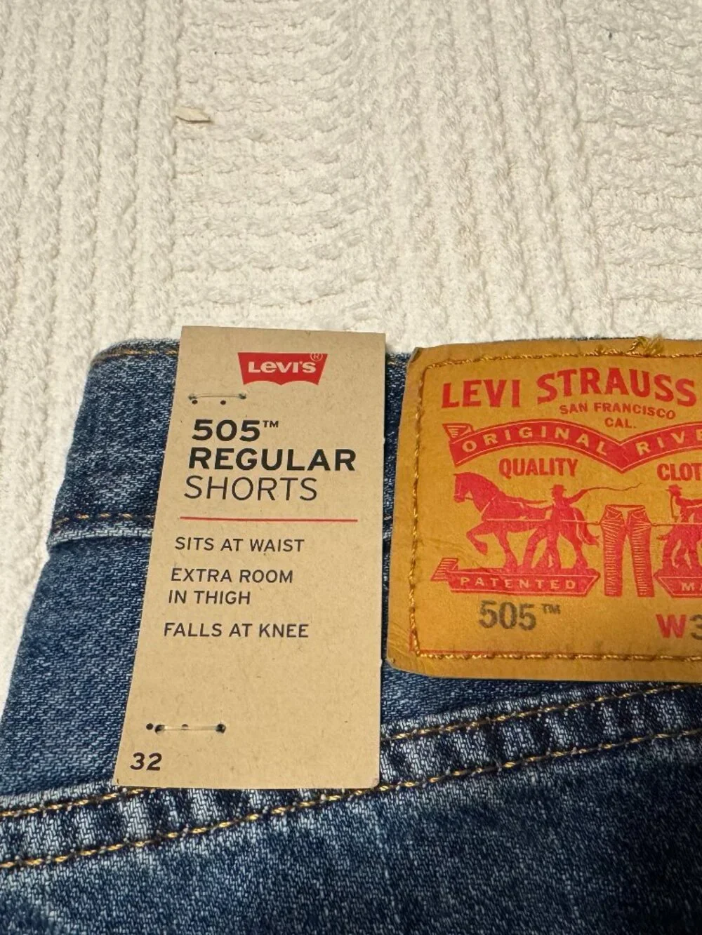 NWT Men's Levi's 505 Regular Fit Denim Shorts - Size 32